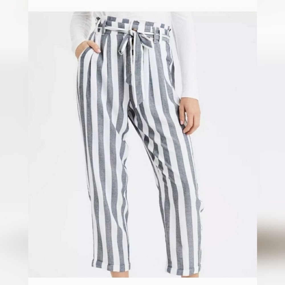 AMERICAN EAGLE OUTFITTERS GREY & WHITE STRIPE PANTS WITH POCKETS SIZE M LONG
